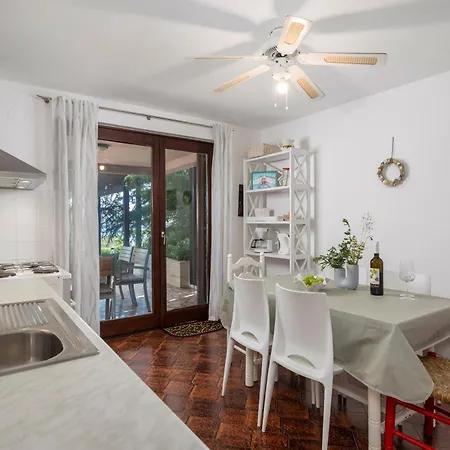 Dom wakacyjny Pinia With A Pool