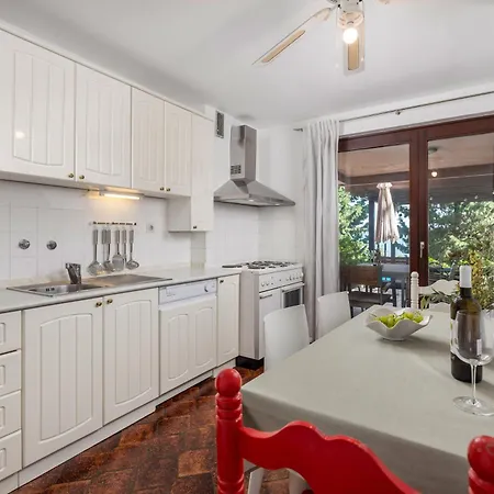 Pinia With A Pool * Jadranovo