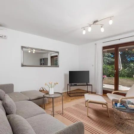 Pinia With A Pool Jadranovo