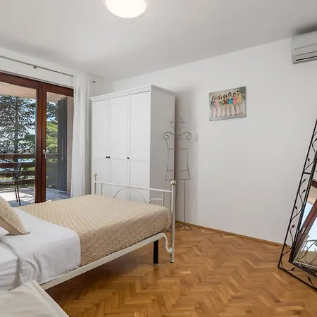 Casa de Férias Pinia With A Pool Jadranovo