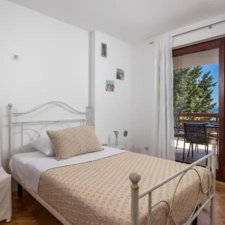 Pinia With A Pool 卓得诺沃