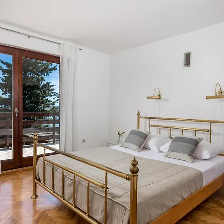 Villa Pinia Holiday Home With A Pool
