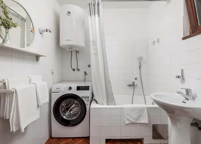 Pinia With A Pool * 자드라보노