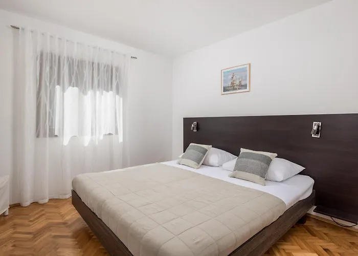 Pinia With A Pool 펜션 자드라보노