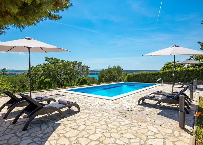 Pinia With A Pool Hébergement de vacances